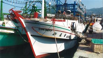 新長發88號釣魚台海域翻覆  7人失蹤漁業署表示，5日接獲國家搜救指揮中心通報，日方於釣魚台東南方約41浬海域發現新北市籍「新長發88號」漁船（CT4-2677）翻覆。（資料照／漁業署提供）中央社記者曾以寧傳真  112年3月6日