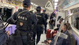 桃園捷運警察,恐嚇,匕首,警察（圖／翻攝畫面）