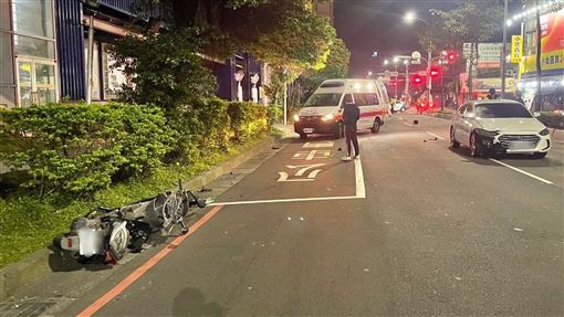 新北工程師疑違規左轉遭撞亡　驚悚畫面曝