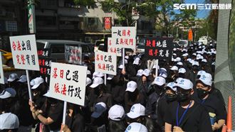 0306海外牙醫到衛福部抗議(記者黃仲丘攝影)