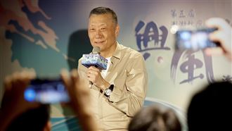 雄獅澎管處合推澎湖秋冬遊（1）「國旅瘋澎湖！雄獅攜手澎管處力推澎湖秋冬遊」記者會7日在台北舉行，雄獅董事長王文傑出席與會，鼓勵民眾秋冬季節到澎湖旅遊。中央社實習記者曾守一攝　109年9月7日