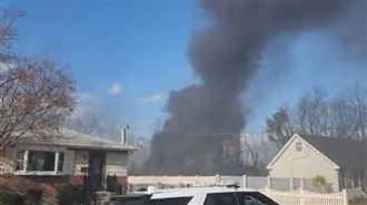 ▲紐約一架小型飛機墜毀。（圖／翻攝自Boomer77推特）

