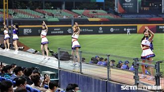 ▲經典女孩在台中洲際棒球場應援。（圖／記者劉彥池攝影）