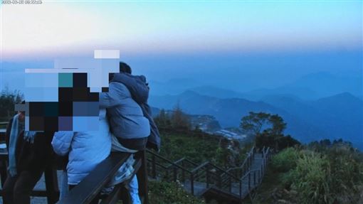 屁孩掰鏡頭　阿里山風管處已報警處理