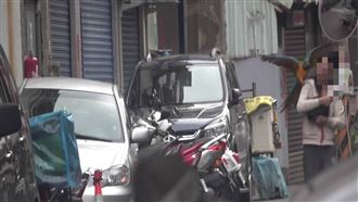 台中，女毒販，虎克船長，帶金剛鸚鵡把風警戒(圖／翻攝畫面)