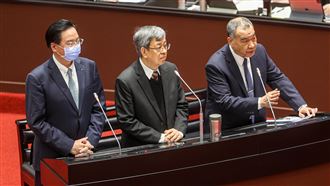 施政總質詢  吳釗燮、邱國正赴立院備詢立法院會7日繼續進行施政總質詢，行政院長陳建仁（中）率國防部長邱國正（右）、外交部長吳釗燮（左）等部會首長列席備詢。中央社記者鄭清元攝  112年3月7日