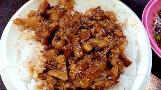 臭臭鍋附高CP值「吃到飽滷肉飯」神店曝光