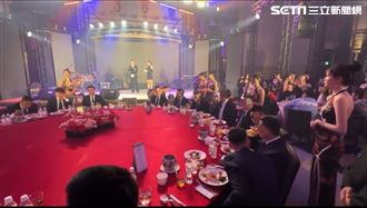 明仁會在萬豪酒店舉辦春酒，現場辣妹雲集。（圖／民眾提供）