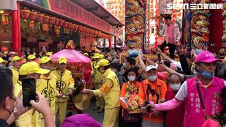 粉紅超跑大轉彎，嗨翻大甲城