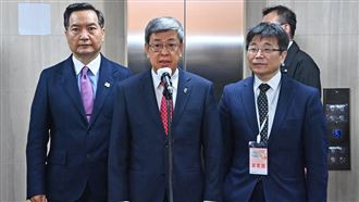 行政院長陳建仁今（8）日上午出席「2023 NEXT ROUND我們的下一回合」慶祝國際婦女節系列活動記者會。（圖／行政院提供)