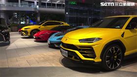 竹聯幫明仁會在萬豪酒店舉辦春酒，飯店門口停滿藍寶堅尼等超跑。（圖／翻攝畫面）