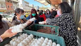馬祖，南竿，農委會運送2萬顆雞蛋，8000蛋30分鐘賣光(圖／翻攝自馬祖日報)
