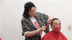 陸小芬攜手方志友。（記者洪素津攝影