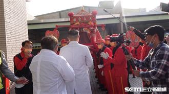 欽點仁醫救91歲病嬤　媽祖遶境首為他改道