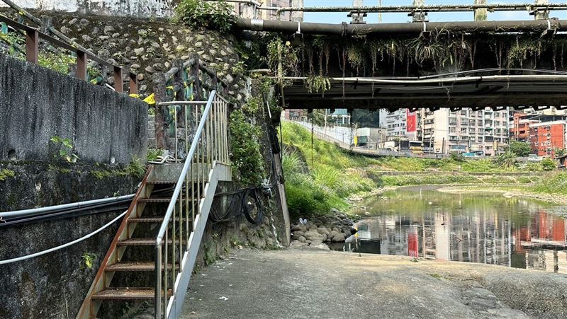 新／新店油車坑橋下有屍體　民眾嚇壞報警