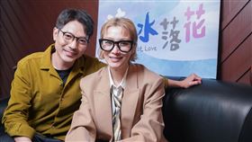 鄭秀文（右）和陸駿光（左）接受台媒訪問。（圖／甲上提供）