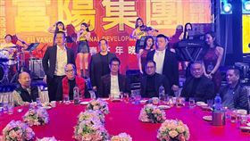 天道盟太陽聯盟今晚春酒，太陽聯盟盟主「俊傑」（圖中戴眼鏡者）