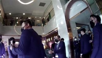 太陽盟春酒　警現場開嗆黑衣人：這麼囂張