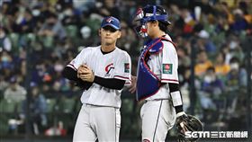 ▲世界棒球經典賽A組預賽，台灣隊投手吳哲源2局挨3安失1分。（圖／記者劉彥池攝影）