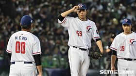 ▲世界棒球經典賽A組預賽，台灣隊投手陳冠偉0.2局挨3安掉2分。（圖／記者劉彥池攝影）