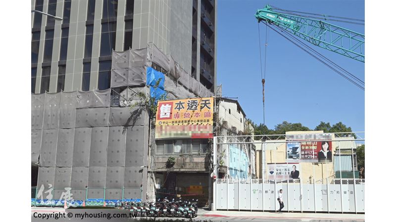 土地只賣一半？都更孤島透天開價1.6億