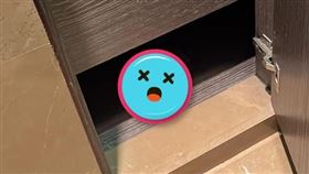 國旅的品質？他住飯店開櫃子　驚見超噁「原味內褲」網：隔著螢幕都聞到▲（圖／翻攝自爆廢公社臉書）

