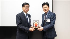 赴日拜會半導體設備大廠  陳其邁力邀投資高雄高雄市長陳其邁（左）9日在日本拜會全球知名半導體設備與生產輔助系統大廠Meistier Corporation社長工藤正也（右），向其介紹高雄半導體產業發展前景，力邀投資高雄。（高雄市經發局提供）中央社記者蔡孟妤傳真  112年3月9日