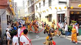 陣頭,千里眼,阿嬤,屏東東港,闖陣（圖／翻攝自臉書）