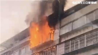 北市舊公寓竄火煙　2姊弟躲陽台逃過一劫
