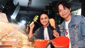 黃鐙輝(圖右)坦言，荒山亮老師人很誠懇。（圖／焦糖楓提供）　