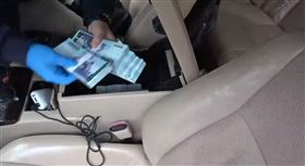 詐欺集團，中古車行，洗錢領贓款，海削4億，小黃運將當車手(圖／翻攝畫面)