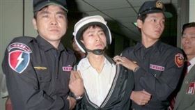 跑腿小弟一次幹掉6黑道大哥！身揹27命