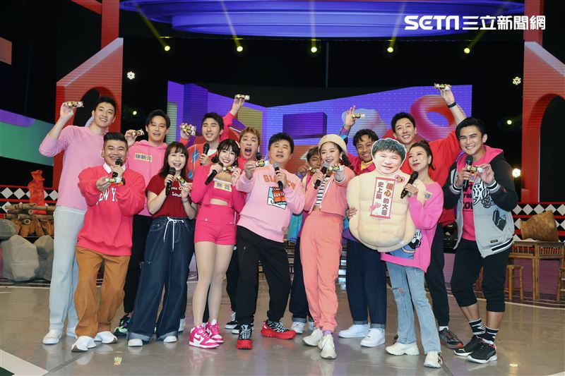 胡瓜、賴慧如一起主持「最強綜藝秀」。（記者邱榮吉/攝影）