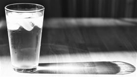 飲用水 一杯水 水杯 清水
圖／攝影者Enid Martindale, Flickr CC License
https://flic.kr/p/cNMpth