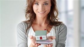 服務業女性薪情差，僅三業種女優於男，教育、不動產、金融保險，女性特質較吃香（圖／資料照）