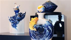 即將預購的第三代「明心藍眼淚」，與前兩代「夢幻藍眼淚」、「幸運藍眼淚」陳列。（圖／法藍瓷提供）