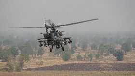 美軍阿帕契直升機參加美泰金色眼鏡蛇軍