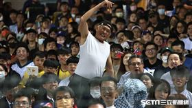 ▲人稱「江大帥」的江榮蔚來到洲際棒球場為台灣隊加油。（圖／記者劉彥池攝影）