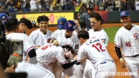 ▲世界棒球經典賽A組預賽台灣對義大利，陳傑憲跑回第5分。（圖／記者劉彥池攝影）