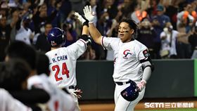 ▲世界棒球經典賽A組預賽義大利對台灣，吉力吉撈·鞏冠敲出3分彈，幫助台灣隊擴大領先差距。（圖／記者劉彥池攝影）