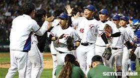 ▲世界棒球經典賽A組預賽，台灣11：7擊敗義大利，球員賽後慶祝勝利。（圖／記者劉彥池攝影）