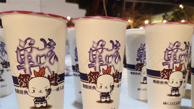 手搖飲今每店送1百杯飲料　發放時間曝