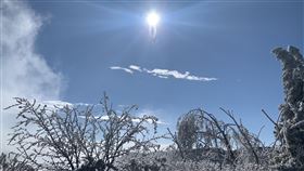 太平山清晨零下霧淞美景宜蘭縣太平山國家森林遊樂區18日清晨氣溫已下探攝氏零下，但因水氣不足未如預期下雪，不過霧淞美景搭配一早的晴天，也令許多民眾讚嘆。（太平山國家森林遊樂區提供）中央社記者王朝鈺傳真  111年12月18日