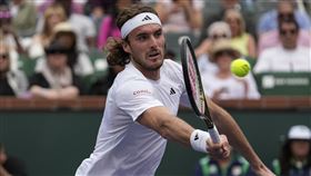 ▲希臘好手西西帕斯（Stefanos Tsitsipas）11日在印地安泉網賽第2輪爆冷出局。（圖／美聯社／達志影像）