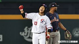 ▲世界棒球經典賽A組預賽，台灣對荷蘭，台灣隊林立敲二壘安打。（圖／記者劉彥池攝影）