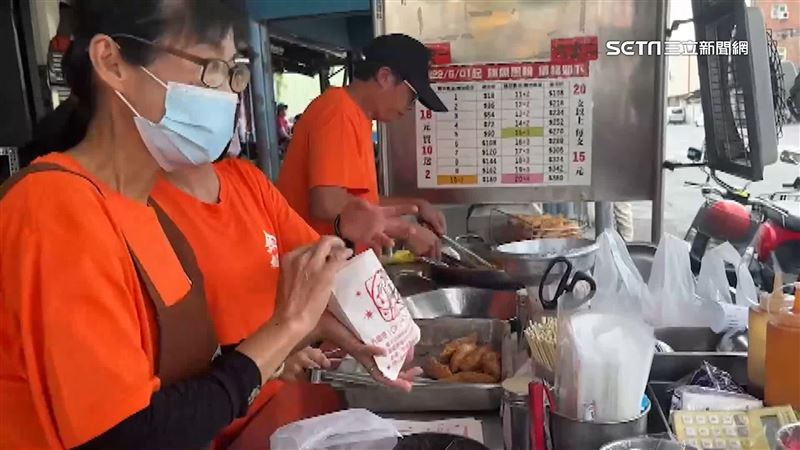 台灣隊首勝！小吃店免費發300支旗魚黑輪