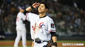 ▲世界棒球經典賽A組預賽，台灣對荷蘭，台灣隊陳傑憲敲出帶有1分打點的三壘安打。（圖／記者劉彥池攝影）