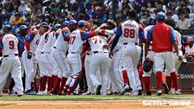 ▲世界棒球經典賽A組預賽台灣對古巴，古巴阿魯巴耶納（Erisbel Arruebarrena）開轟2分砲。（圖／記者劉彥池攝影）