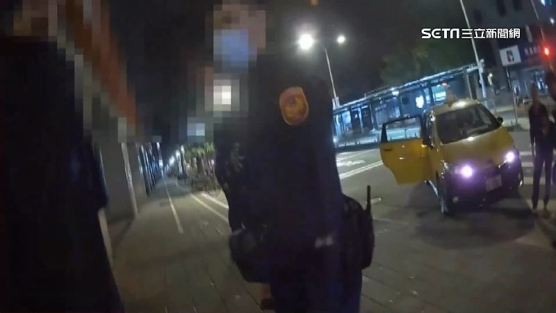 帥氣男模「發酒瘋」　脫褲瞄準員警便溺