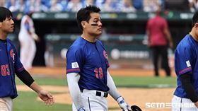 ▲世界棒球經典賽A組預賽台灣對古巴，台灣以1：7落敗，張育成遺憾落淚。（圖／記者劉彥池攝影）